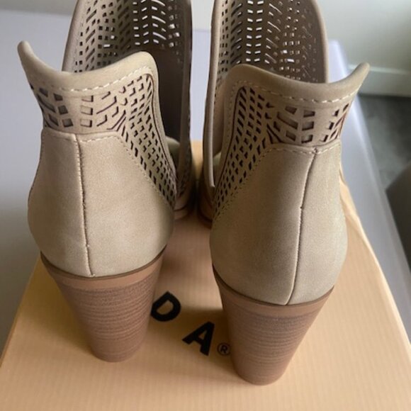 New in Box Soda Kathy Ankle Boots - Picture 7 of 9